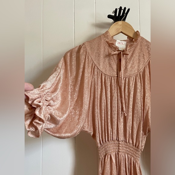 Vintage 70’s 7/8 Nude Blush Shimmery Floral Dress - Picture 6 of 11
